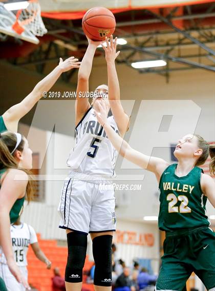 Thumbnail 3 in Western Branch vs Loudoun Valley (StatVa Girls Basketball Classic) photogallery.