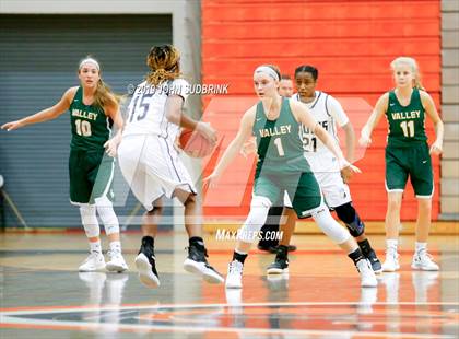 Thumbnail 1 in Western Branch vs Loudoun Valley (StatVa Girls Basketball Classic) photogallery.