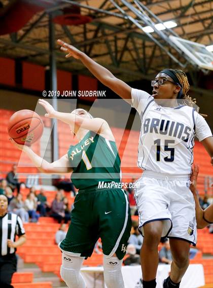 Thumbnail 2 in Western Branch vs Loudoun Valley (StatVa Girls Basketball Classic) photogallery.