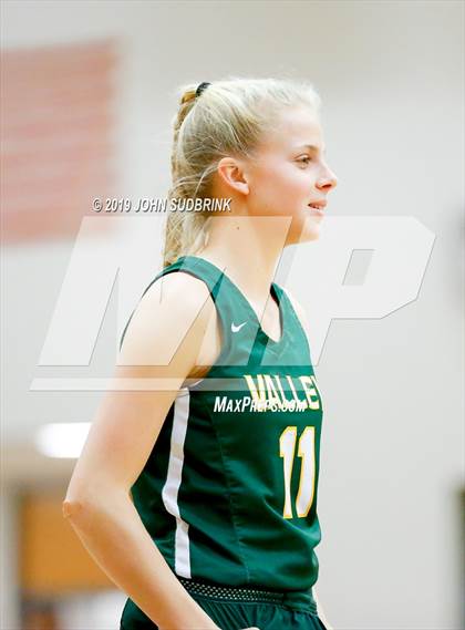 Thumbnail 1 in Western Branch vs Loudoun Valley (StatVa Girls Basketball Classic) photogallery.