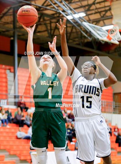 Thumbnail 2 in Western Branch vs Loudoun Valley (StatVa Girls Basketball Classic) photogallery.