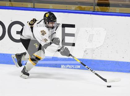 Thumbnail 1 in Sheehan vs. Daniel Hand (CIAC D3 Semifinal) photogallery.