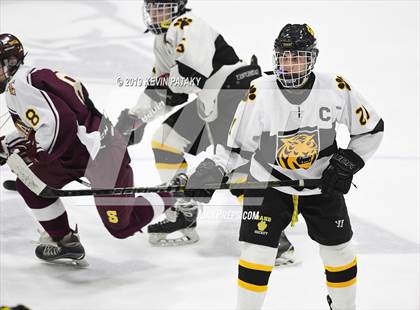 Thumbnail 1 in Sheehan vs. Daniel Hand (CIAC D3 Semifinal) photogallery.