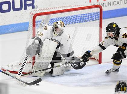 Thumbnail 3 in Sheehan vs. Daniel Hand (CIAC D3 Semifinal) photogallery.