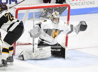 Thumbnail 3 in Sheehan vs. Daniel Hand (CIAC D3 Semifinal) photogallery.