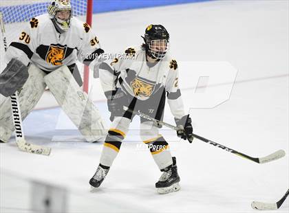 Thumbnail 2 in Sheehan vs. Daniel Hand (CIAC D3 Semifinal) photogallery.