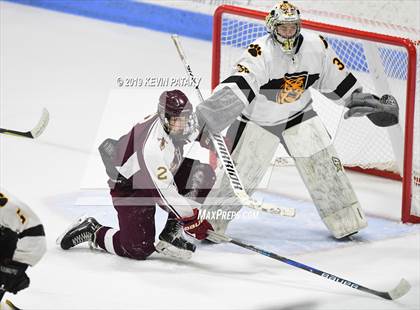 Thumbnail 2 in Sheehan vs. Daniel Hand (CIAC D3 Semifinal) photogallery.