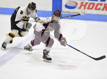 Thumbnail 1 in Sheehan vs. Daniel Hand (CIAC D3 Semifinal) photogallery.