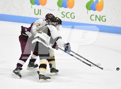 Thumbnail 3 in Sheehan vs. Daniel Hand (CIAC D3 Semifinal) photogallery.