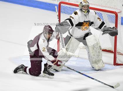 Thumbnail 3 in Sheehan vs. Daniel Hand (CIAC D3 Semifinal) photogallery.