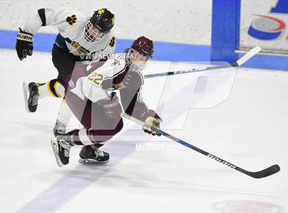 Thumbnail 3 in Sheehan vs. Daniel Hand (CIAC D3 Semifinal) photogallery.