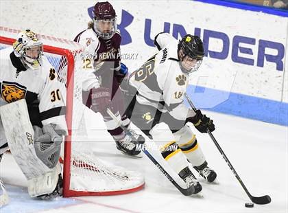 Thumbnail 2 in Sheehan vs. Daniel Hand (CIAC D3 Semifinal) photogallery.