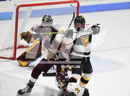 Thumbnail 1 in Sheehan vs. Daniel Hand (CIAC D3 Semifinal) photogallery.