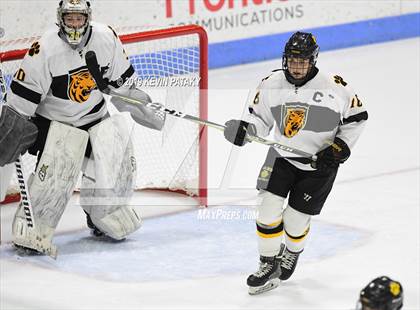 Thumbnail 3 in Sheehan vs. Daniel Hand (CIAC D3 Semifinal) photogallery.