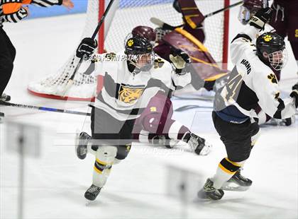 Thumbnail 3 in Sheehan vs. Daniel Hand (CIAC D3 Semifinal) photogallery.