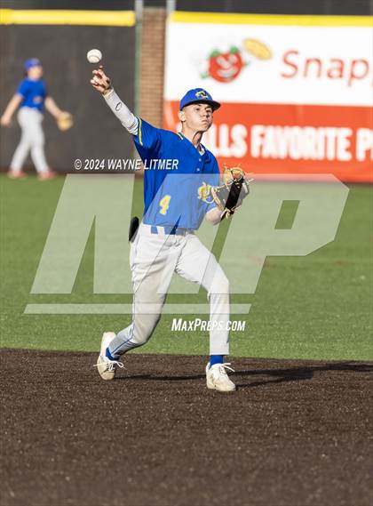 Thumbnail 2 in Beechwood vs Newport Central Catholic photogallery.