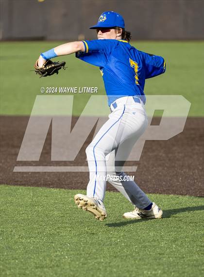 Thumbnail 3 in Beechwood vs Newport Central Catholic photogallery.