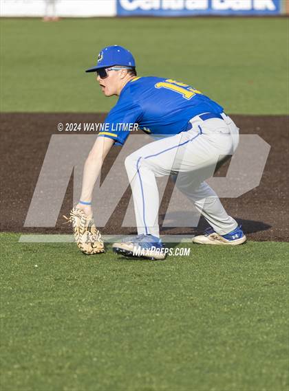Thumbnail 3 in Beechwood vs Newport Central Catholic photogallery.