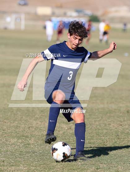 Thumbnail 2 in Los Alamitos vs. Loyola (22nd Annual SoCal Soccer Classic) photogallery.