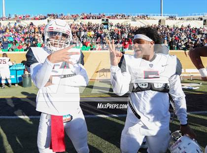 Thumbnail 3 in Allen vs. Trinity (UIL 6A Division 1 Region 1 Regional Final) photogallery.