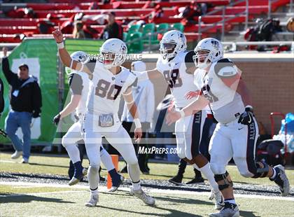 Thumbnail 1 in Allen vs. Trinity (UIL 6A Division 1 Region 1 Regional Final) photogallery.
