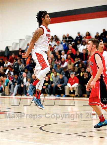 Thumbnail 3 in Denver East vs. Fairview (CHSAA 5A Round 2 Playoff) photogallery.