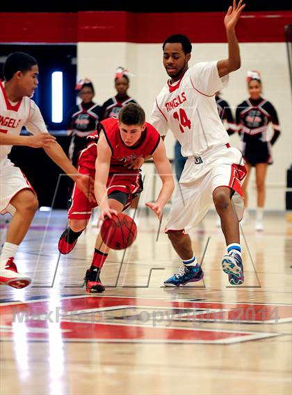Thumbnail 3 in Denver East vs. Fairview (CHSAA 5A Round 2 Playoff) photogallery.