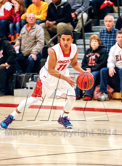 Thumbnail 1 in Denver East vs. Fairview (CHSAA 5A Round 2 Playoff) photogallery.