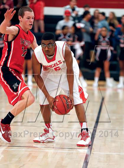 Thumbnail 3 in Denver East vs. Fairview (CHSAA 5A Round 2 Playoff) photogallery.