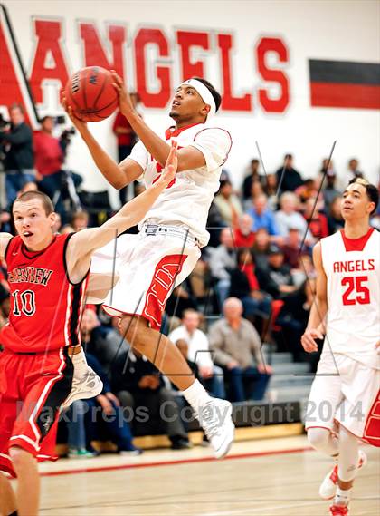 Thumbnail 3 in Denver East vs. Fairview (CHSAA 5A Round 2 Playoff) photogallery.