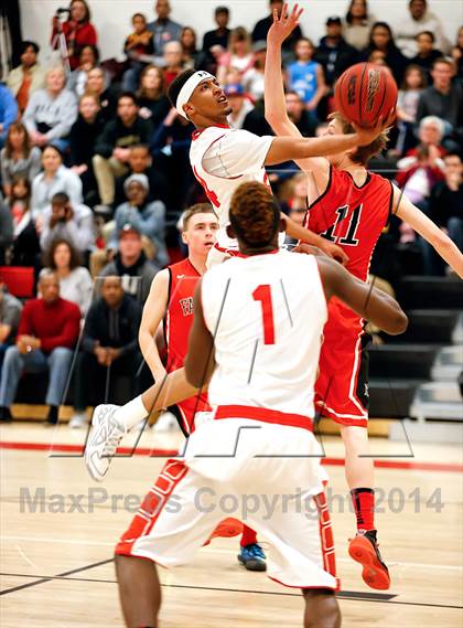 Thumbnail 3 in Denver East vs. Fairview (CHSAA 5A Round 2 Playoff) photogallery.