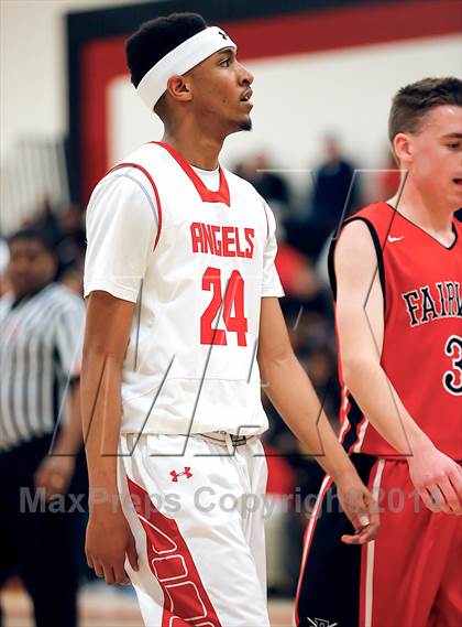 Thumbnail 3 in Denver East vs. Fairview (CHSAA 5A Round 2 Playoff) photogallery.