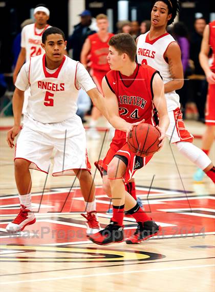 Thumbnail 2 in Denver East vs. Fairview (CHSAA 5A Round 2 Playoff) photogallery.