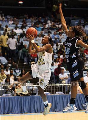 Thumbnail 2 in Concord vs Beddingfield (NCHSAA 3A State Final) photogallery.