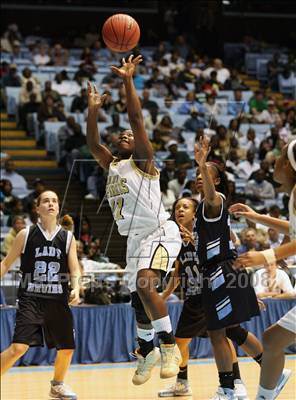 Thumbnail 3 in Concord vs Beddingfield (NCHSAA 3A State Final) photogallery.