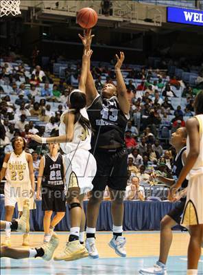 Thumbnail 2 in Concord vs Beddingfield (NCHSAA 3A State Final) photogallery.