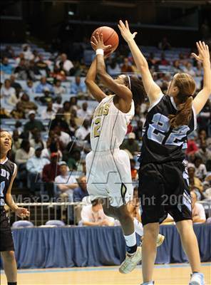 Thumbnail 2 in Concord vs Beddingfield (NCHSAA 3A State Final) photogallery.