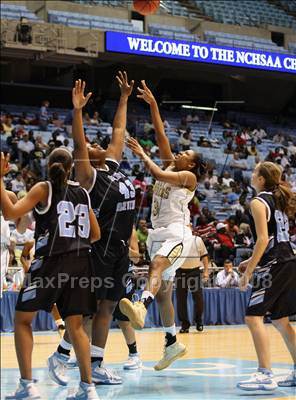 Thumbnail 2 in Concord vs Beddingfield (NCHSAA 3A State Final) photogallery.