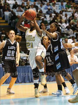 Thumbnail 2 in Concord vs Beddingfield (NCHSAA 3A State Final) photogallery.