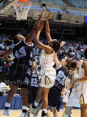 Thumbnail 3 in Concord vs Beddingfield (NCHSAA 3A State Final) photogallery.