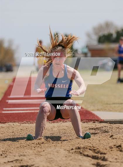 Thumbnail 1 in Phillipsburg Invitational Track Meet photogallery.