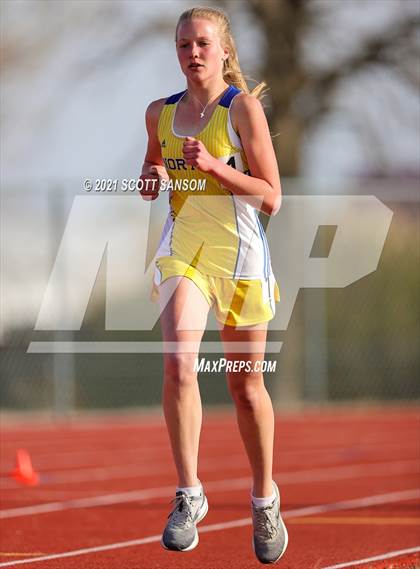 Thumbnail 3 in Phillipsburg Invitational Track Meet photogallery.