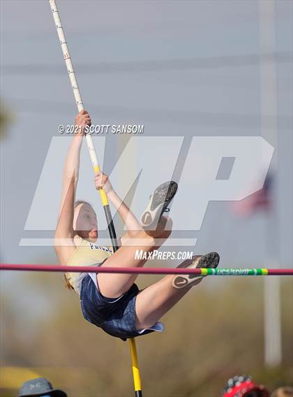 Thumbnail 1 in Phillipsburg Invitational Track Meet photogallery.