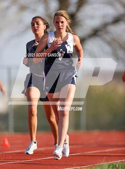 Thumbnail 3 in Phillipsburg Invitational Track Meet photogallery.