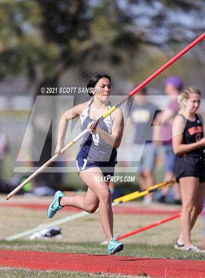 Thumbnail 1 in Phillipsburg Invitational Track Meet photogallery.