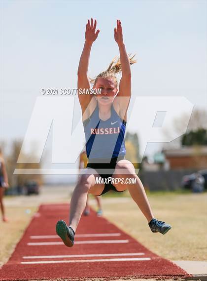 Thumbnail 3 in Phillipsburg Invitational Track Meet photogallery.
