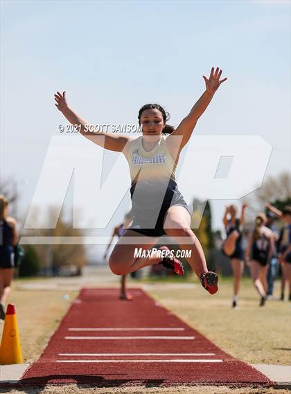 Thumbnail 2 in Phillipsburg Invitational Track Meet photogallery.