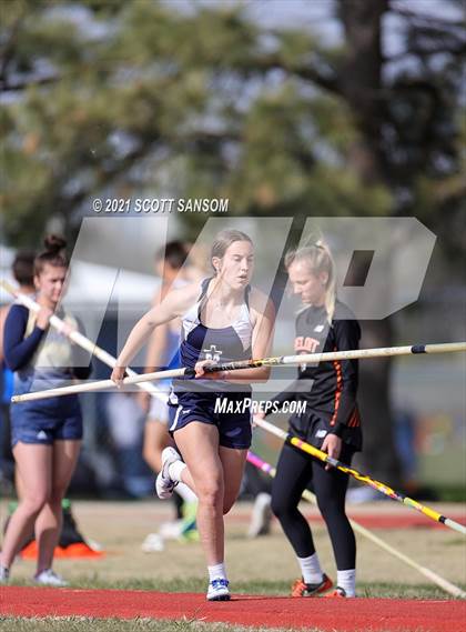 Thumbnail 2 in Phillipsburg Invitational Track Meet photogallery.