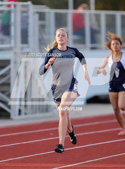 Thumbnail 3 in Phillipsburg Invitational Track Meet photogallery.
