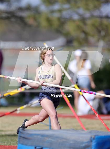 Thumbnail 2 in Phillipsburg Invitational Track Meet photogallery.
